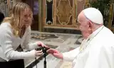 Đức Thánh Cha Phanxicô nói với các nhà truyền thông Vatican: ‘Hãy xây dựng những cầu nối nơi người khác xây dựng những bức tường&#039;