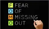 FOMO: NỖI LO HIỆN ĐẠI VỀ VIỆC BỎ LỠ ĐIỀU QUAN TRỌNG (Fear of Missing Out)