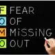 FOMO: NỖI LO HIỆN ĐẠI VỀ VIỆC BỎ LỠ ĐIỀU QUAN TRỌNG (Fear of Missing Out)