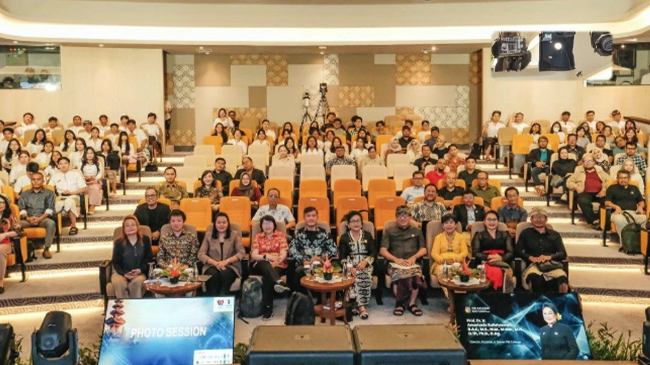 dai-hoi-scholas-chairs-1788566820.jpeg
